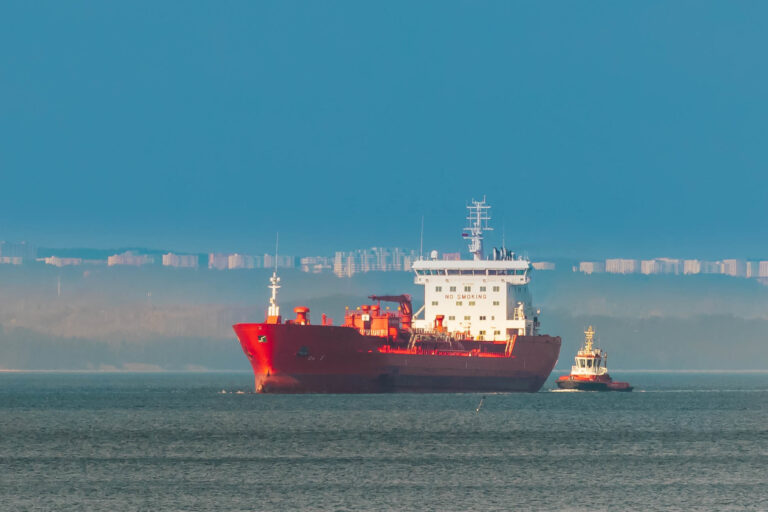 Przyjęcie IMO-wskich Ram Zerowej Emisji GHG Netto z żeglugi morskiej opóźnione 
